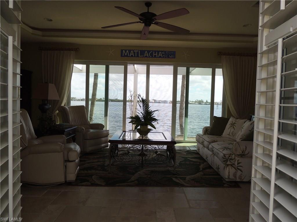 ISLAND SHORES - Residential