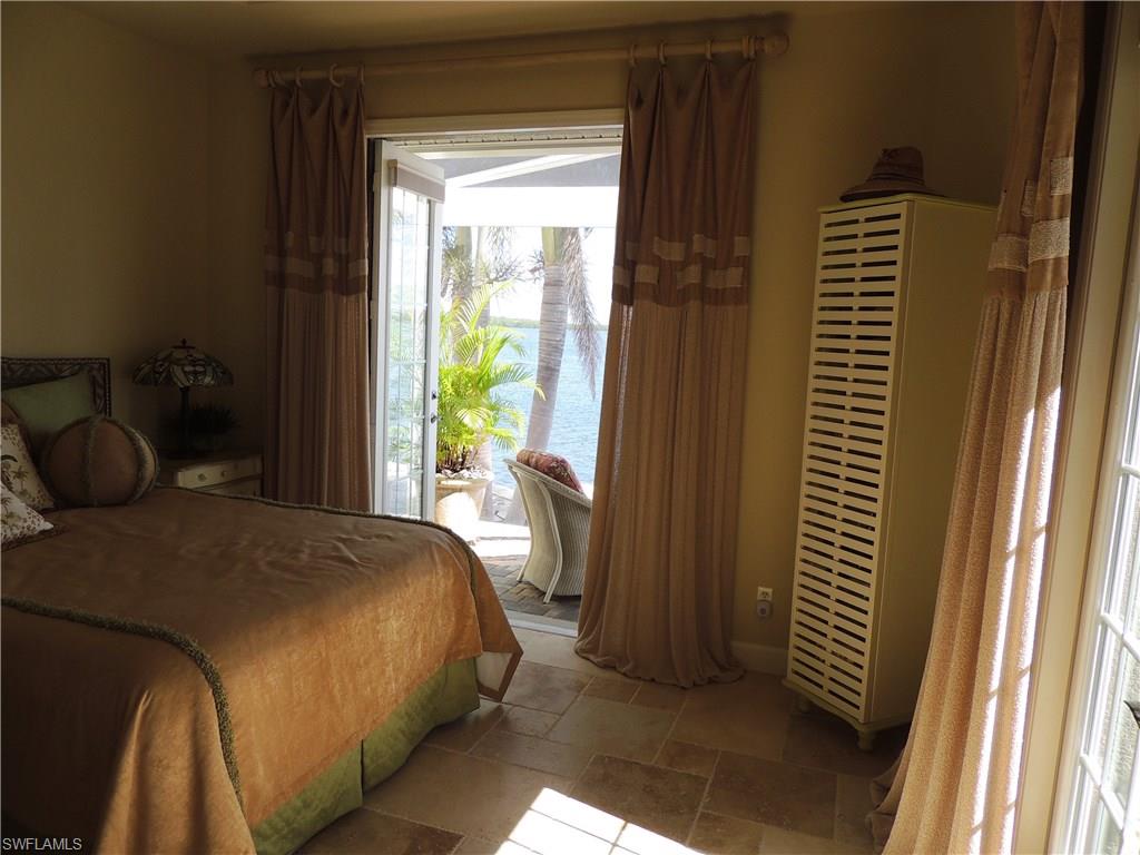 ISLAND SHORES - Residential