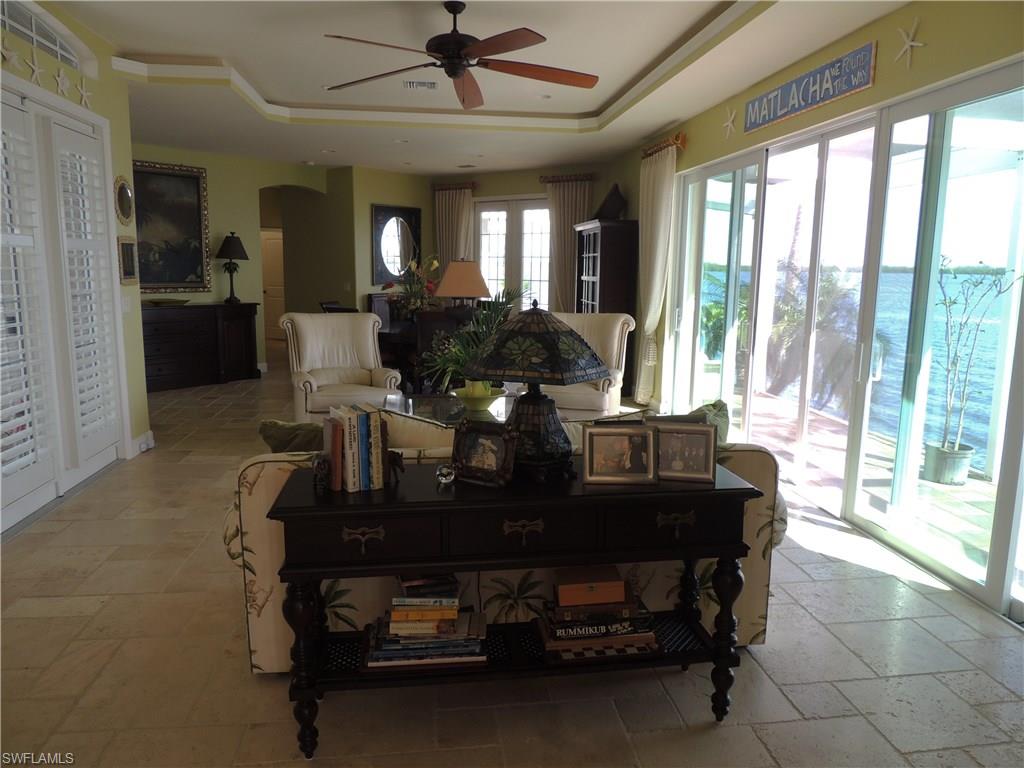 ISLAND SHORES - Residential