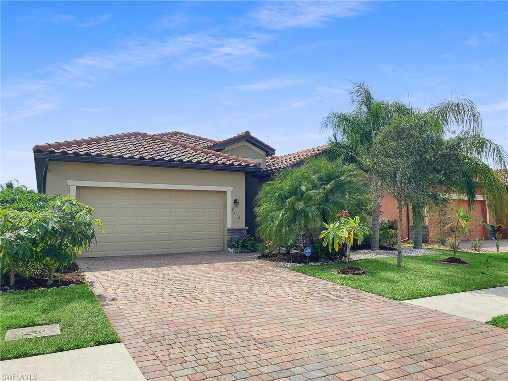 PROMENADE WEST - Residential Lease