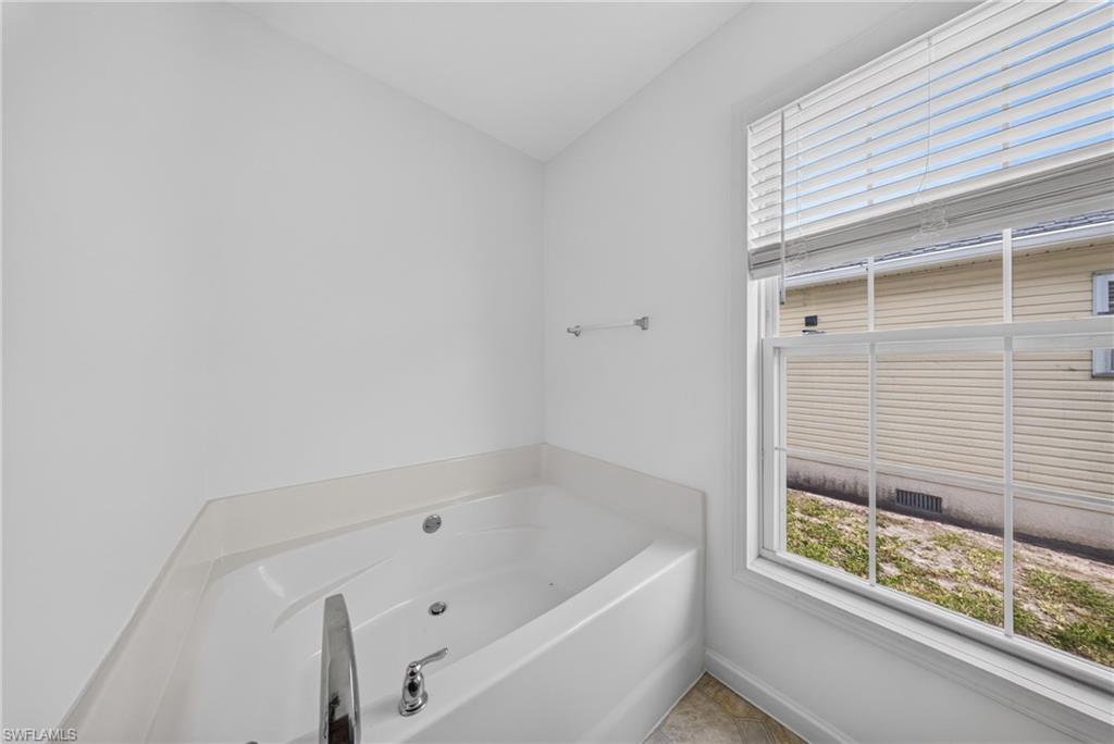 LEAWOOD LAKES - Residential Lease