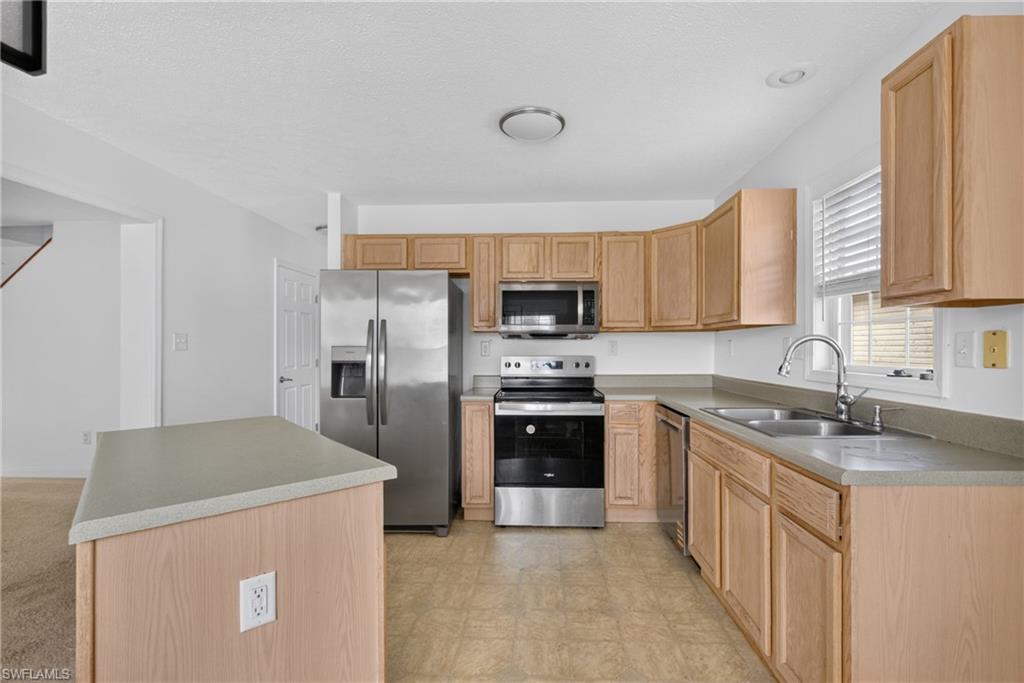 LEAWOOD LAKES - Residential Lease