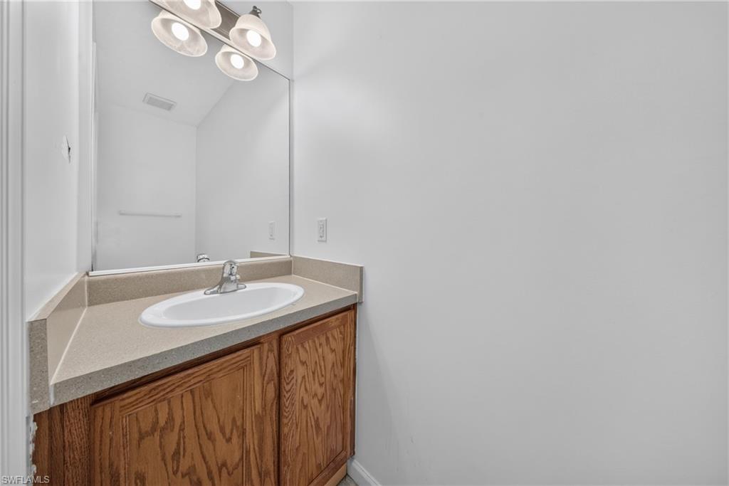 LEAWOOD LAKES - Residential Lease