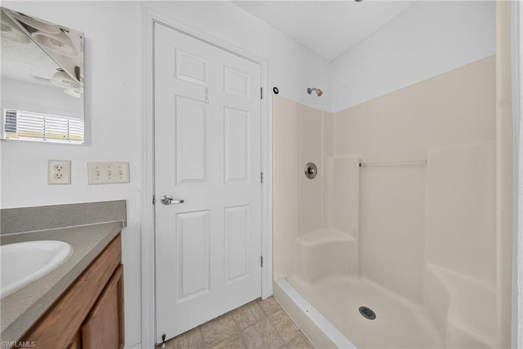 LEAWOOD LAKES - Residential Lease