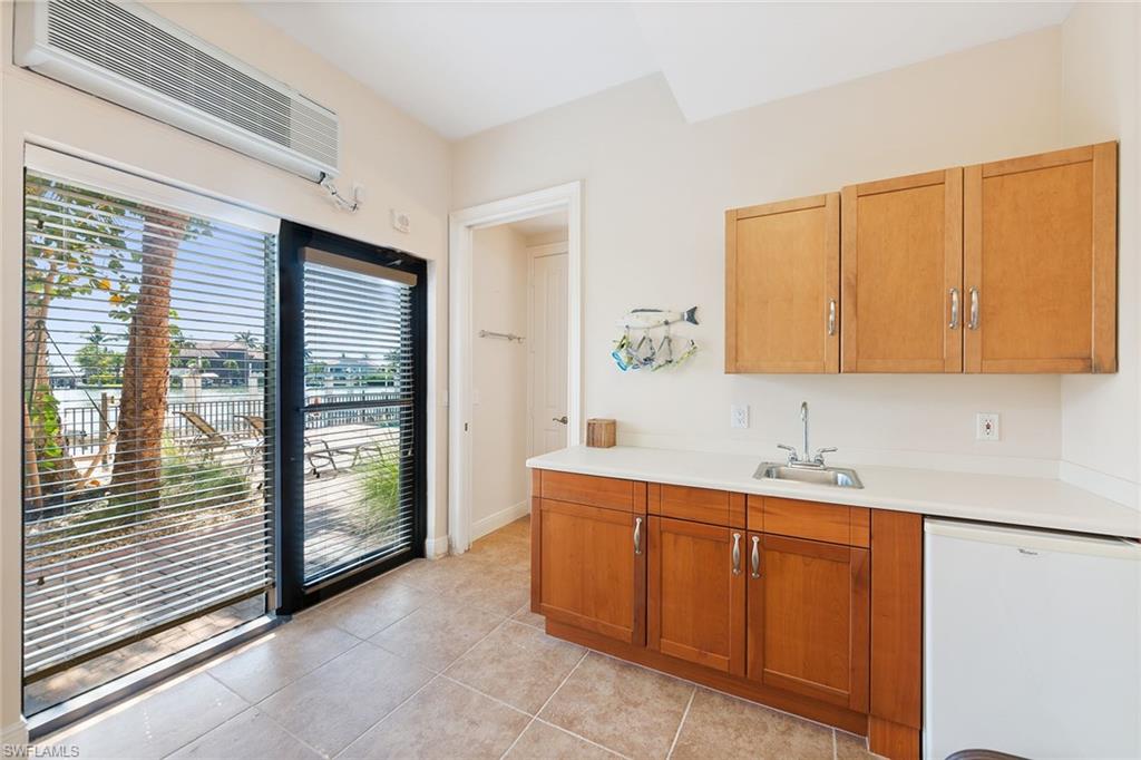 VANDERBILT BEACHCOMBER - Residential Lease