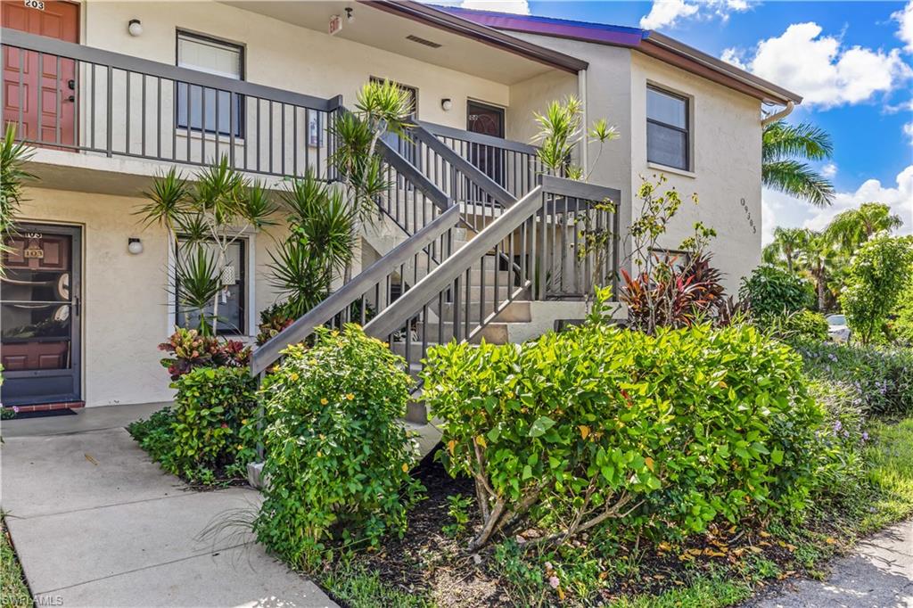 Fantastic location off McGregor from between College and Cypress Lake. Top floor (2nd fl) 2 bedroom condo with large den. This corner unit is spacious and has lots of extra windows making it light and bright. Vaulted ceilings. Pretty view from lanai. Community pool overlooks the lake. Assigned parking spots. Owner pays for water/sewer and cable. Tenant pays electric. No smoking and no pets. Condo association requires a minimum credit score.