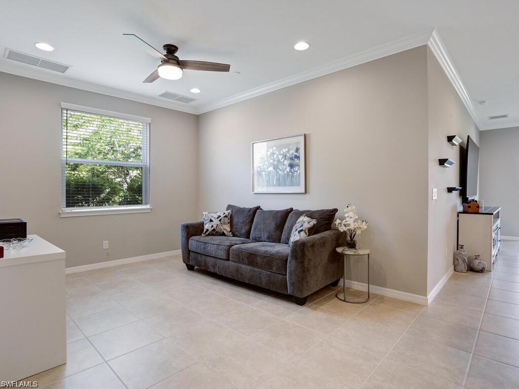 ESPLANADE - Residential Lease