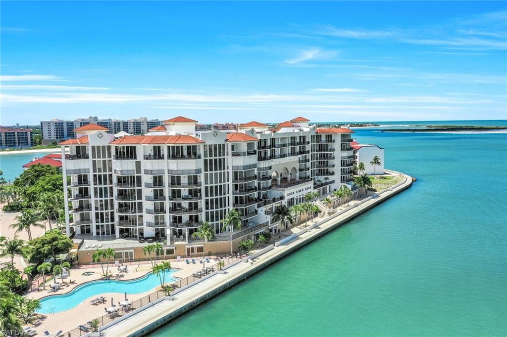 TWIN DOLPHINS - Residential