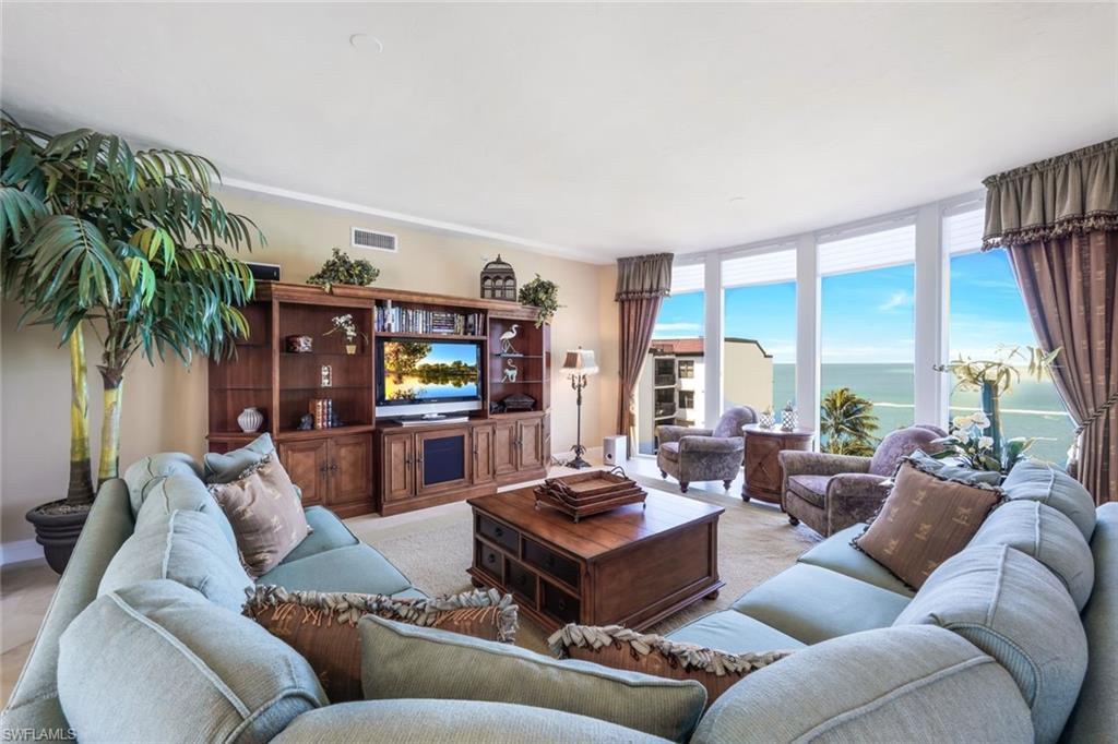 TWIN DOLPHINS - Residential