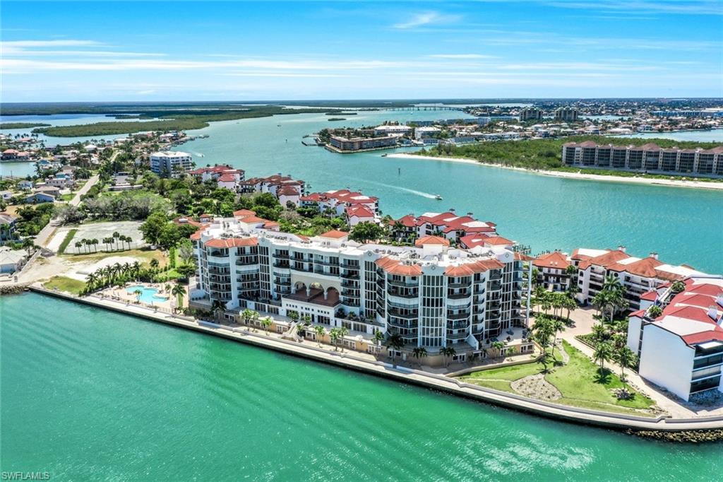 TWIN DOLPHINS - Residential