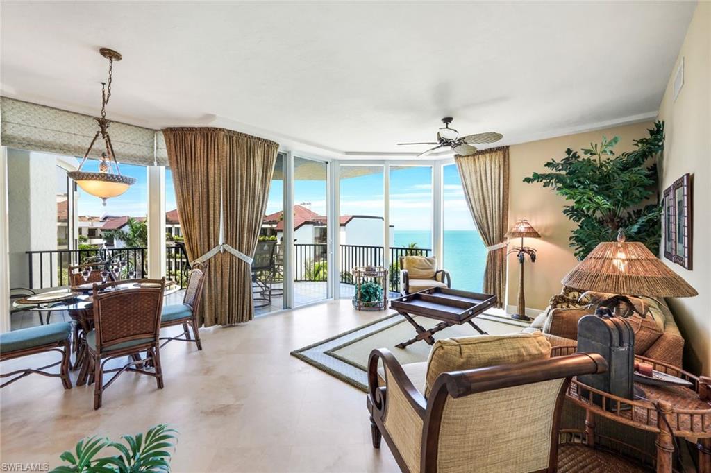 TWIN DOLPHINS - Residential