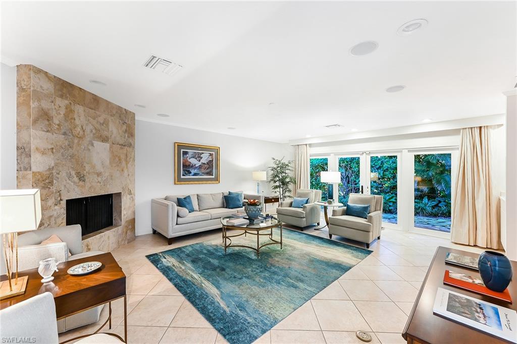 PELICAN BAY WOODS - Residential