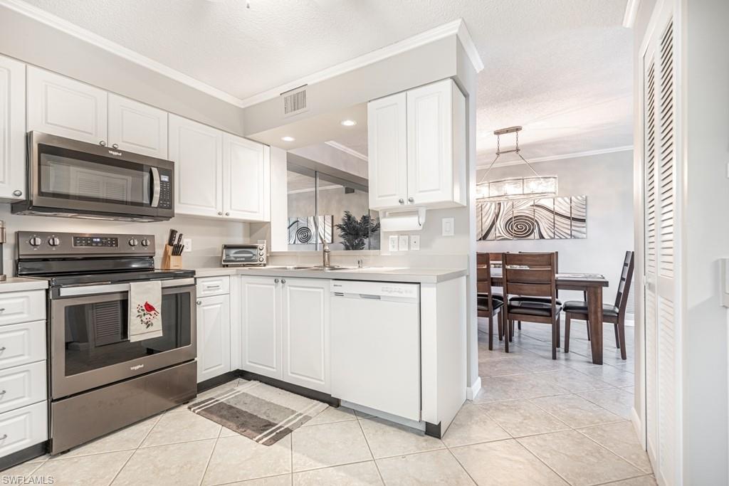 SEVEN LAKES - Residential