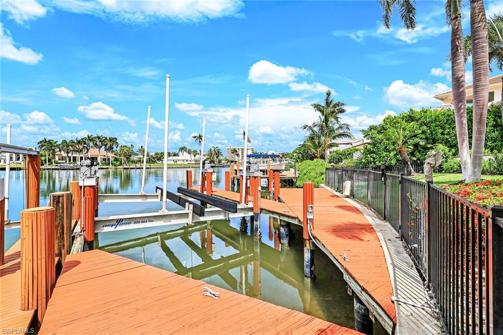 MOORINGS - Residential