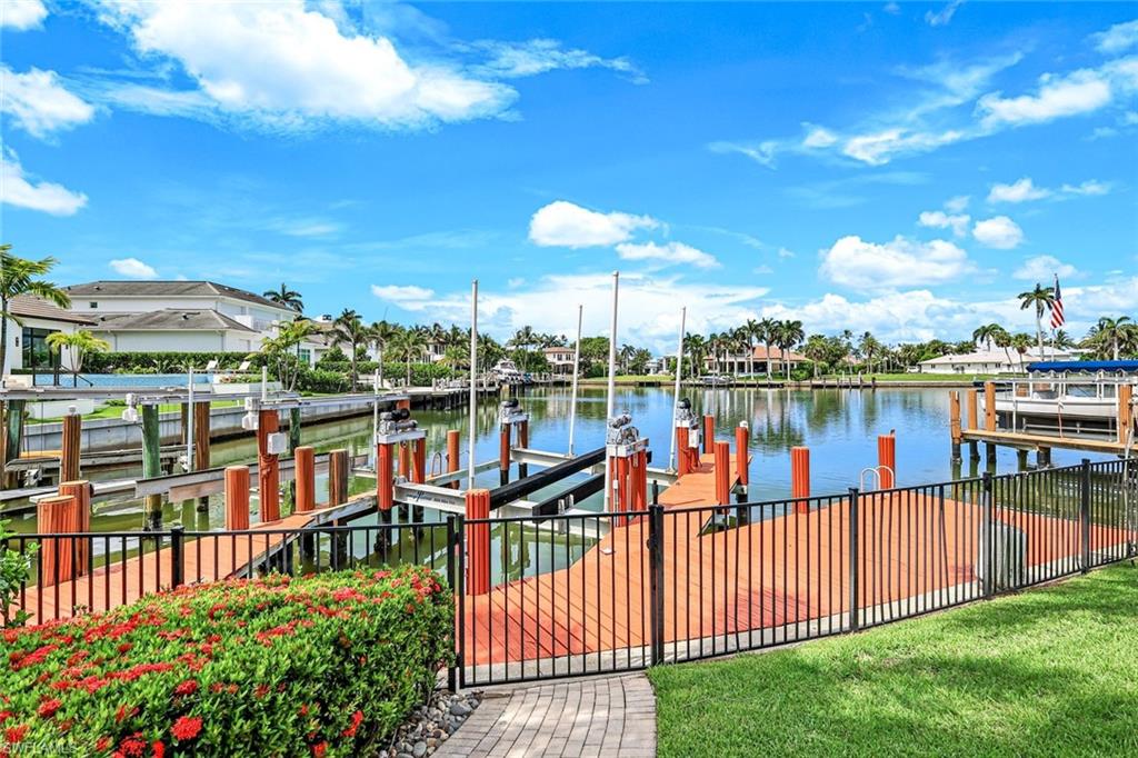 MOORINGS - Residential