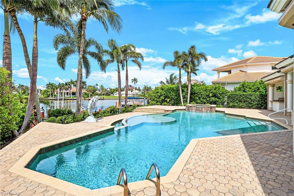 MOORINGS - Residential