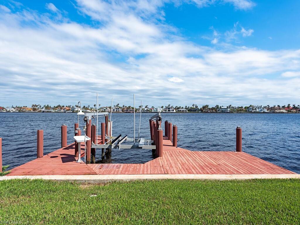 AQUALANE SHORES - Residential