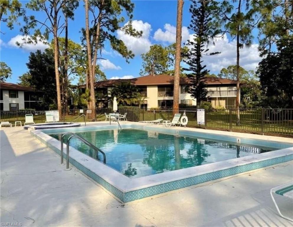 COURTYARD AT KINGS LAKE - Residential