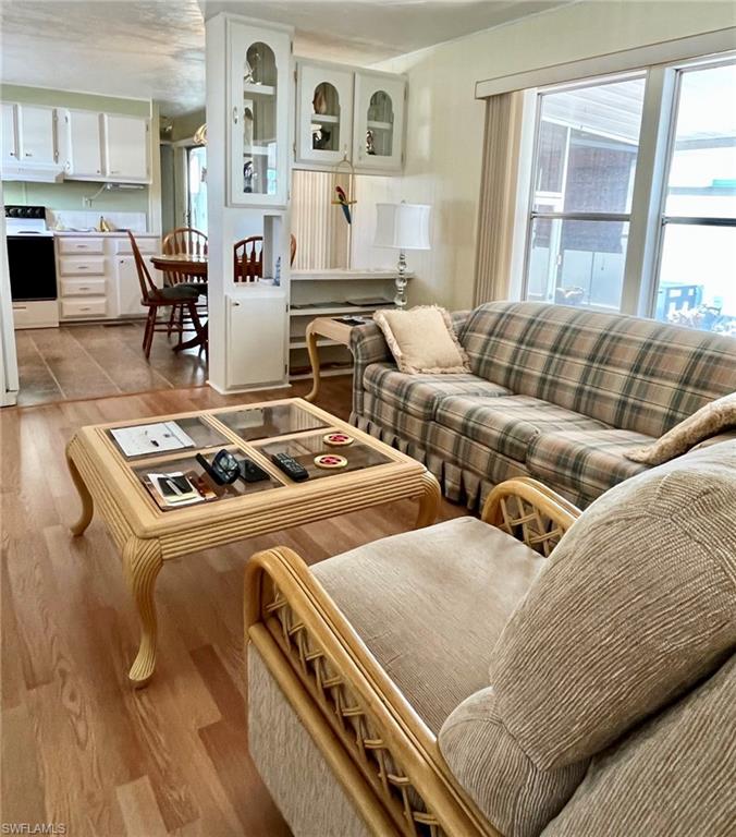 FOREST PARK MOBILE HOME - Residential