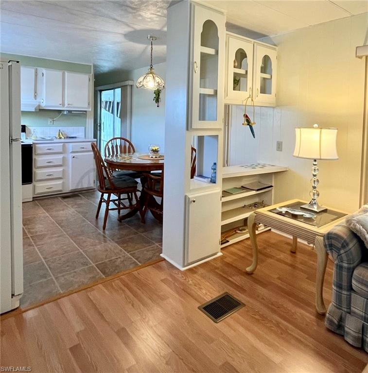 FOREST PARK MOBILE HOME - Residential