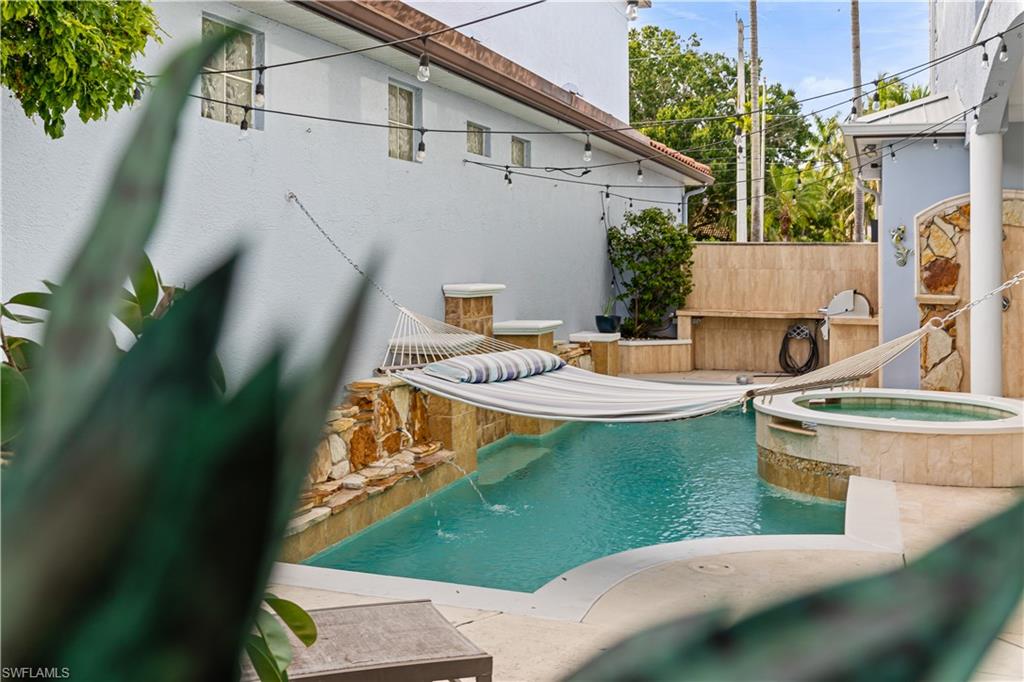 NAPLES PARK - Residential