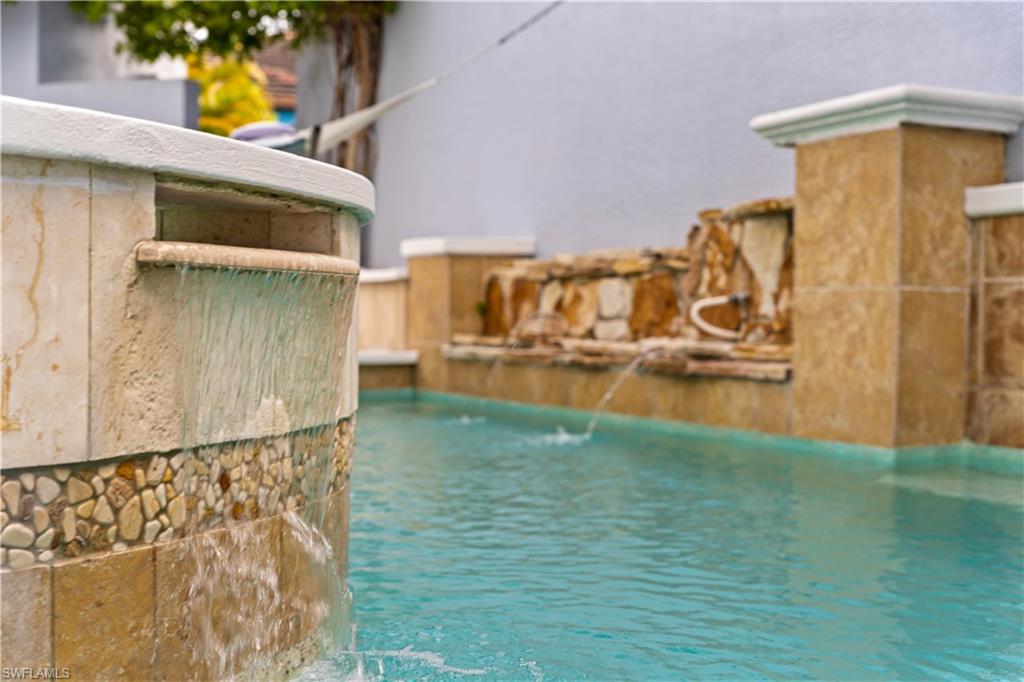 NAPLES PARK - Residential
