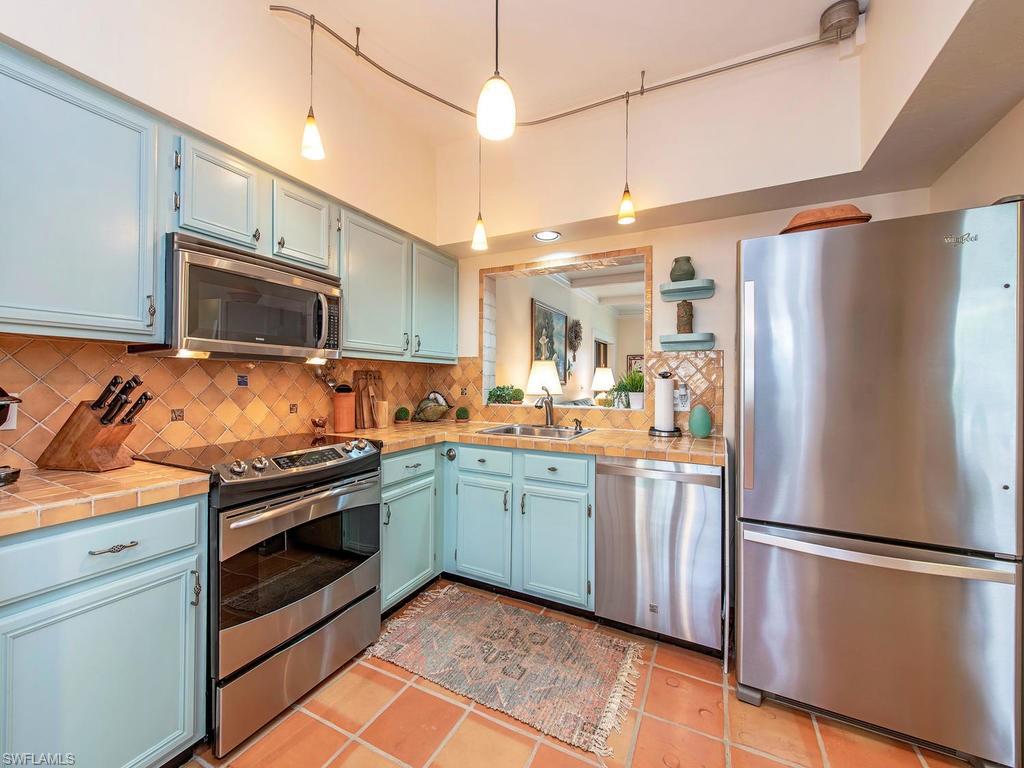 WHISKEY POINTE - Residential