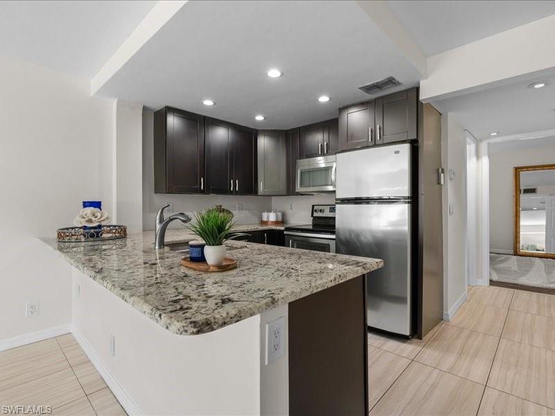 FOREST LAKES - Residential