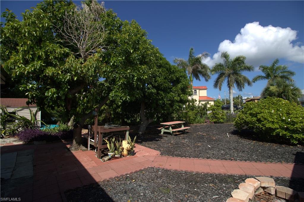 CHARLOTTE SHORES - Residential