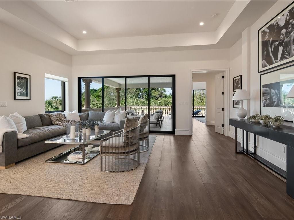 ESCADA AT TIBURON - Residential