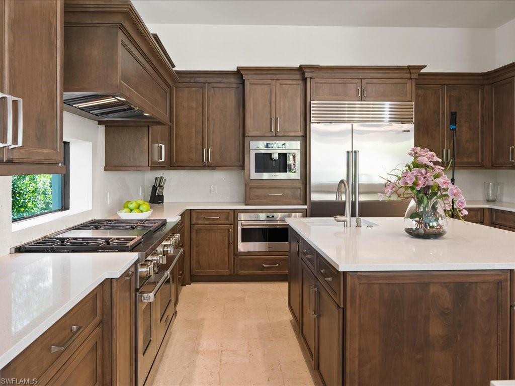 ESCADA AT TIBURON - Residential