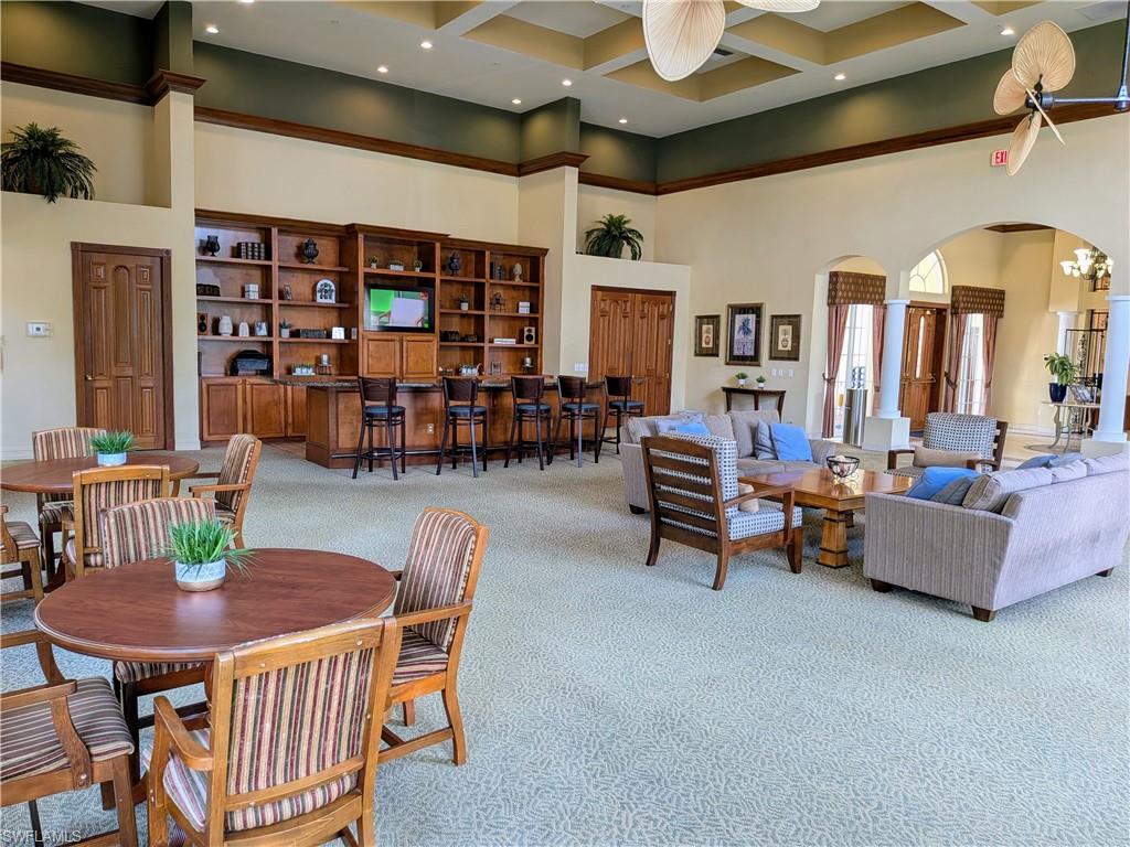 COLLEGE POINTE - Residential
