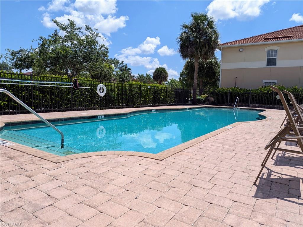 COLLEGE POINTE - Residential