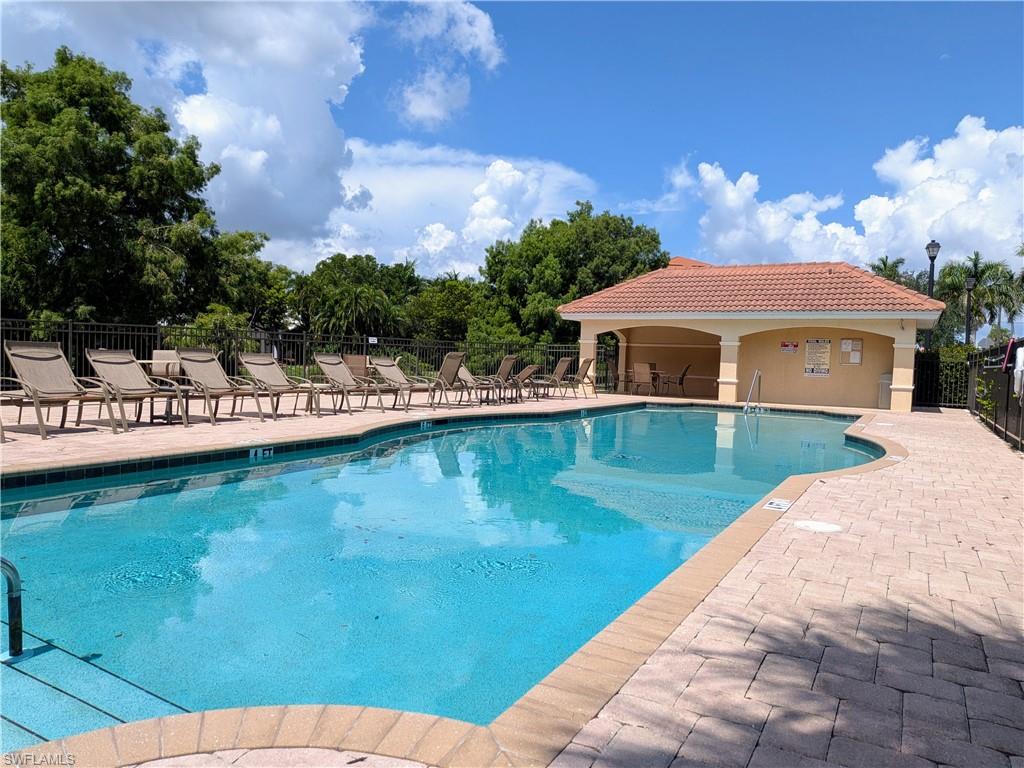 COLLEGE POINTE - Residential