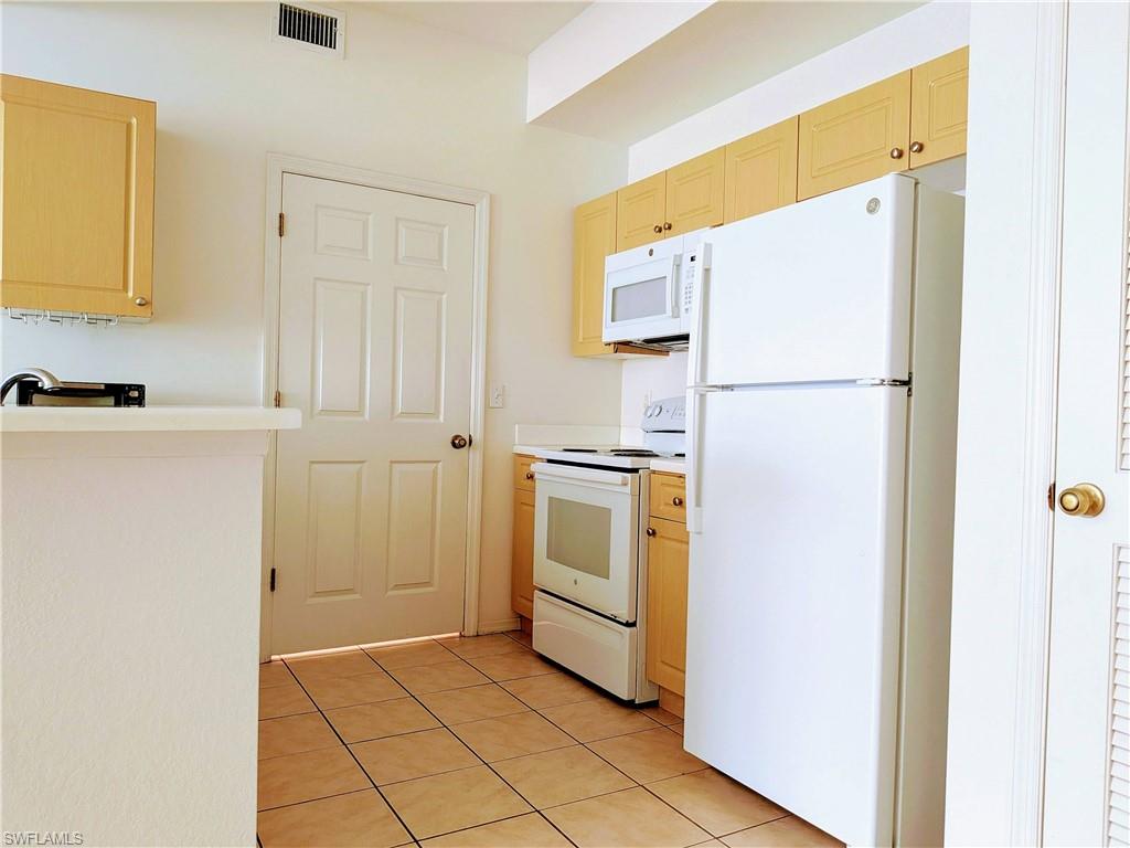 COLLEGE POINTE - Residential