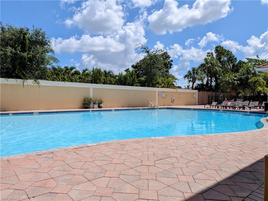 COLLEGE POINTE - Residential