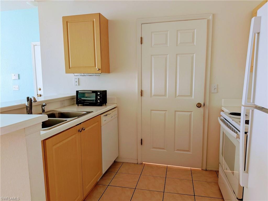 COLLEGE POINTE - Residential