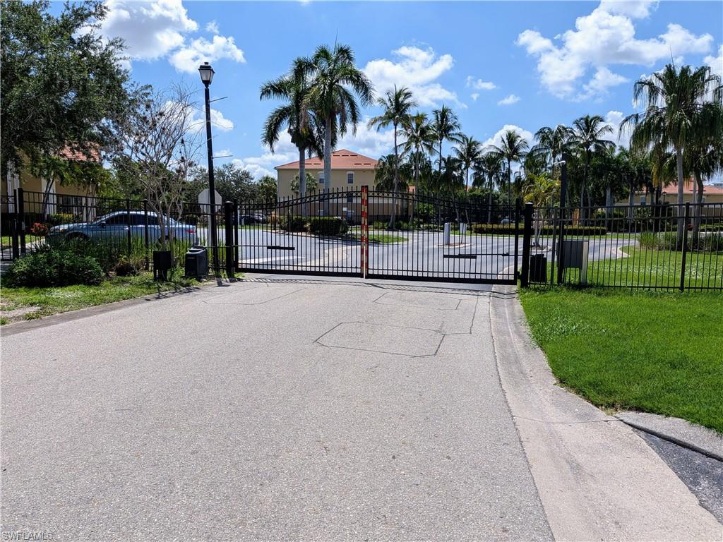 COLLEGE POINTE - Residential