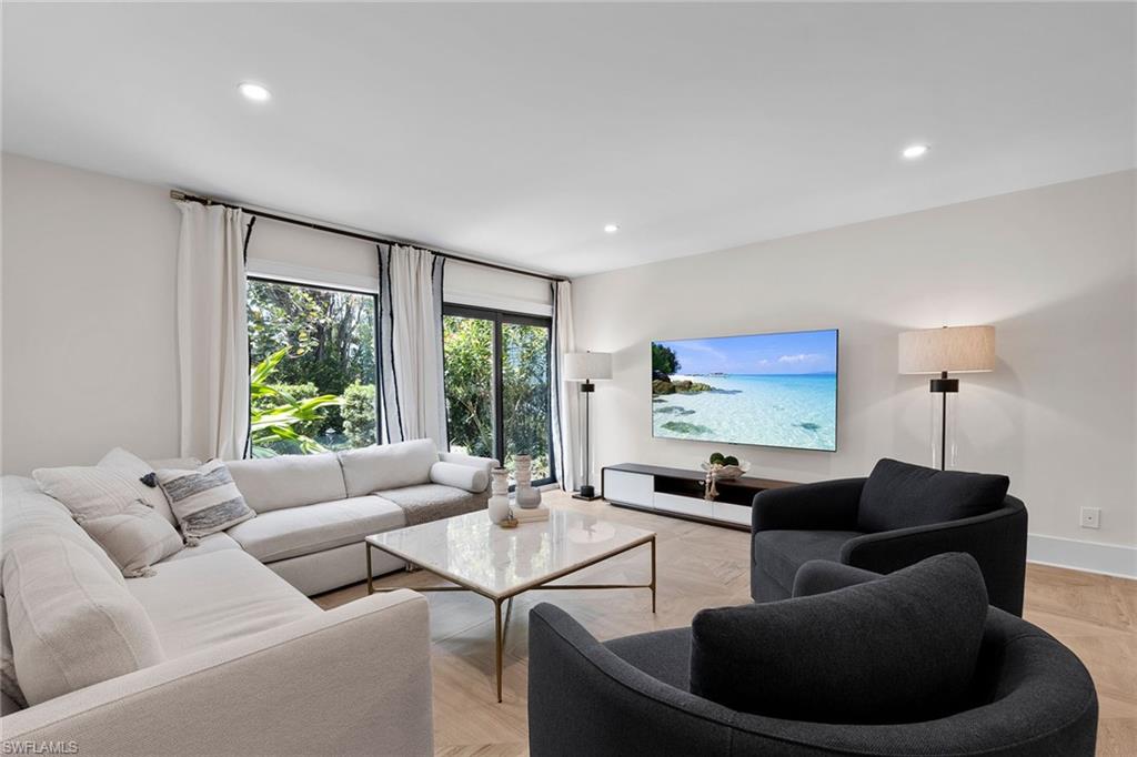 OLDE WESTLAKE VILLAS - Residential Lease