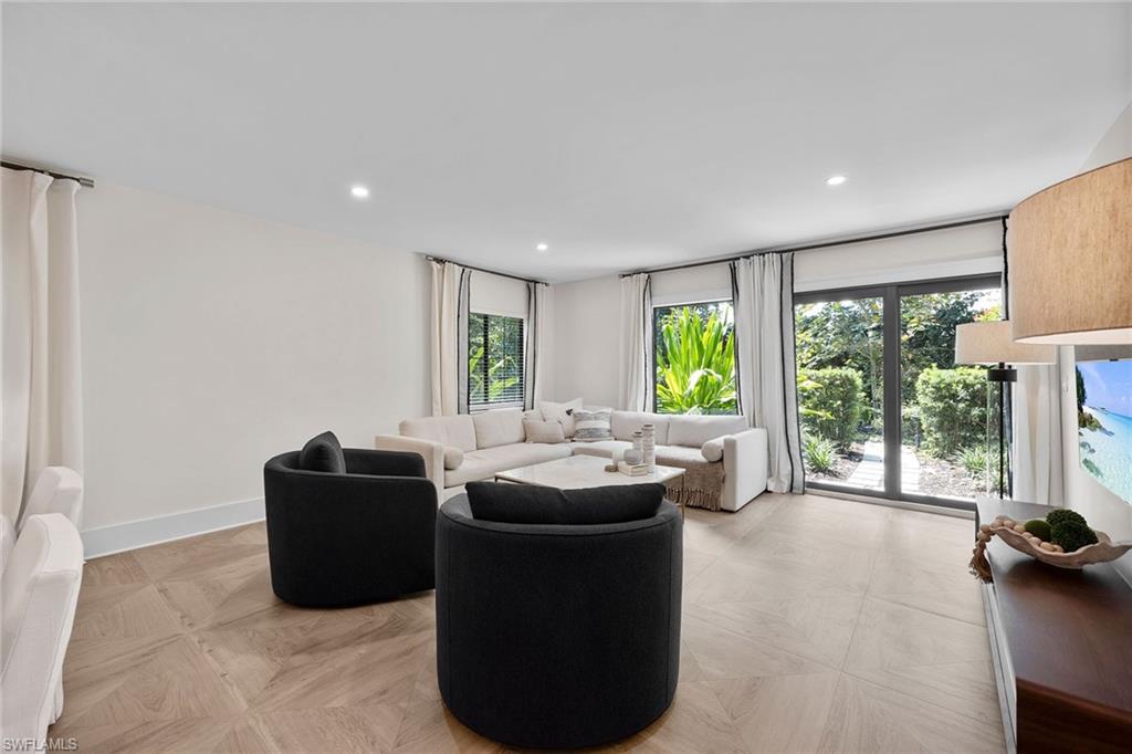 OLDE WESTLAKE VILLAS - Residential Lease