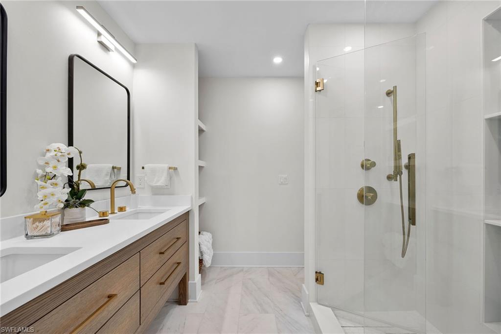 OLDE WESTLAKE VILLAS - Residential Lease