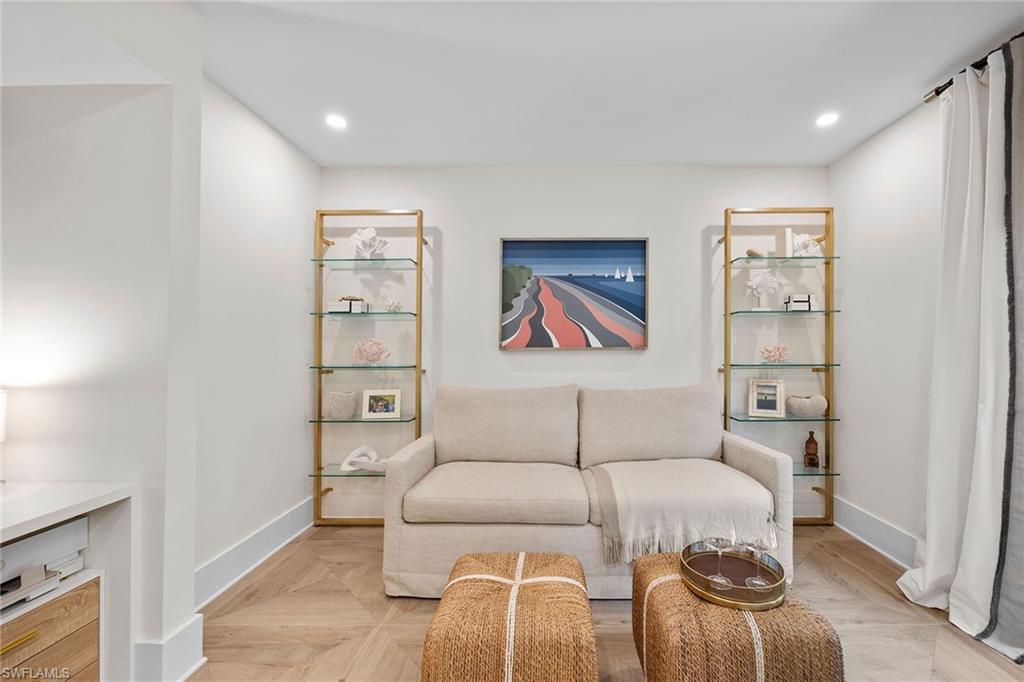 OLDE WESTLAKE VILLAS - Residential Lease