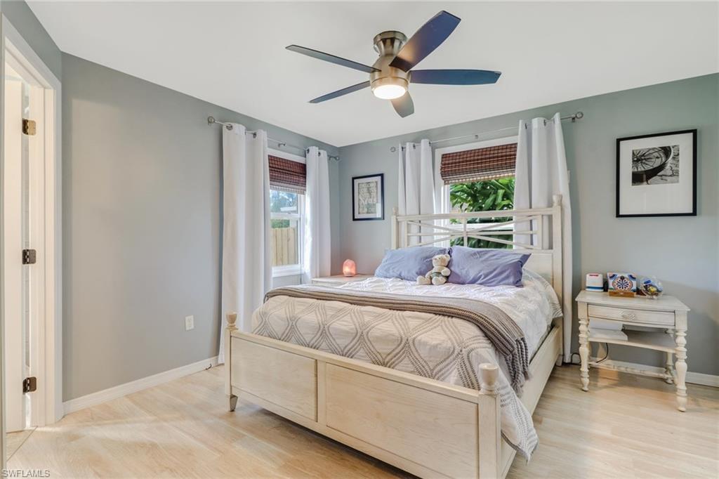 NAPLES MANOR - Residential
