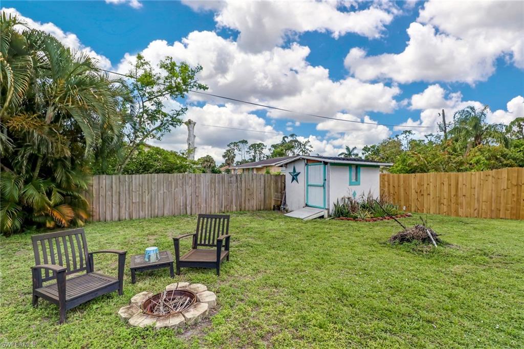 NAPLES MANOR - Residential