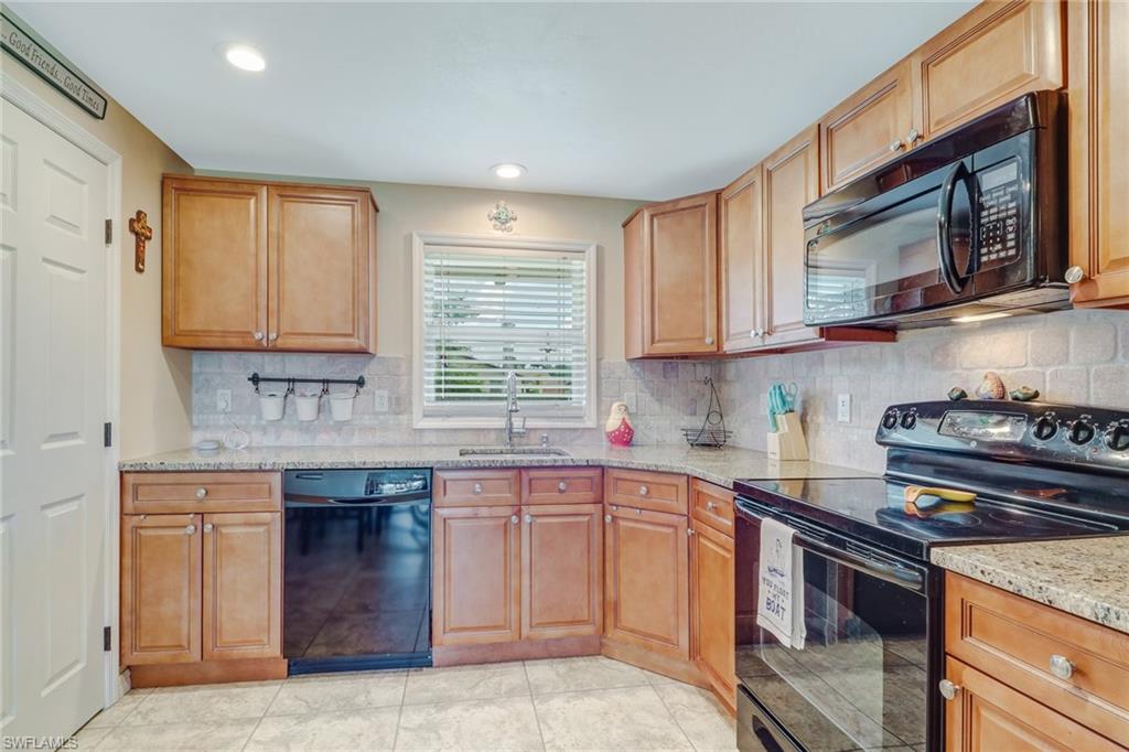 NAPLES MANOR - Residential