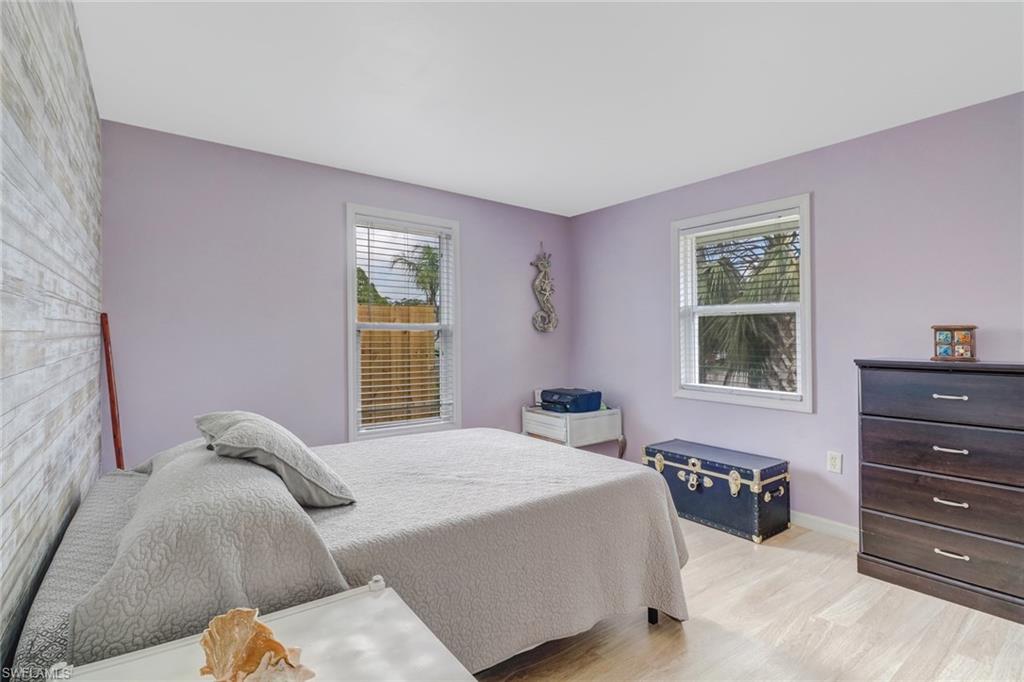 NAPLES MANOR - Residential