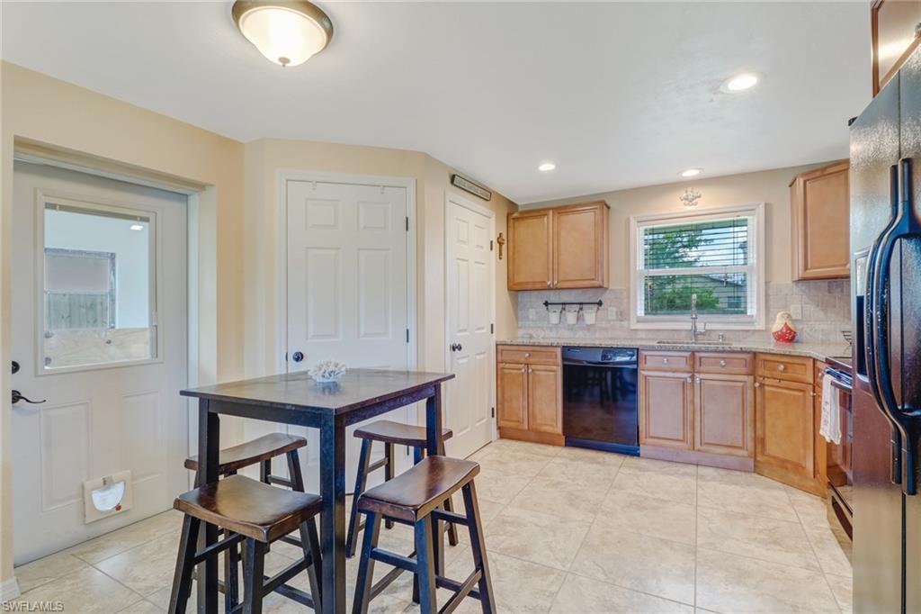 NAPLES MANOR - Residential