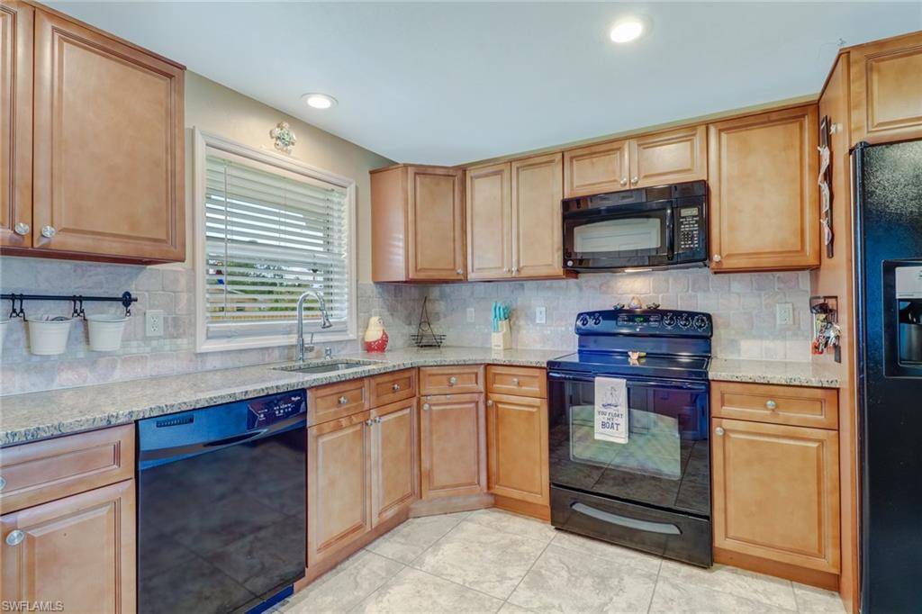 NAPLES MANOR - Residential