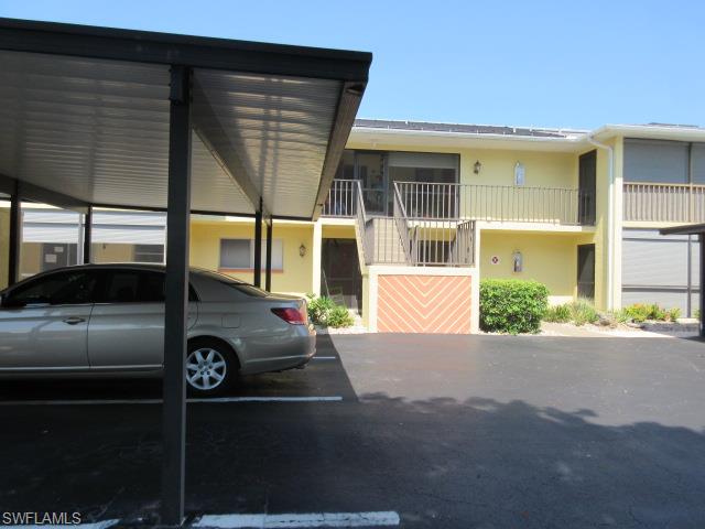 This is a very clean first floor opportunity at the Rendezvous condo, the home has a screened front porch that overlooks the inviting community pool.  The interior has an open living room and kitchen, the living area has attractive tile flooring and new paint and carpets as well.  It's located within a short walk to Jaycee Park where you can enjoy beautiful river views, picnic facilities and wide open space.  Don't delay, come take a look today!