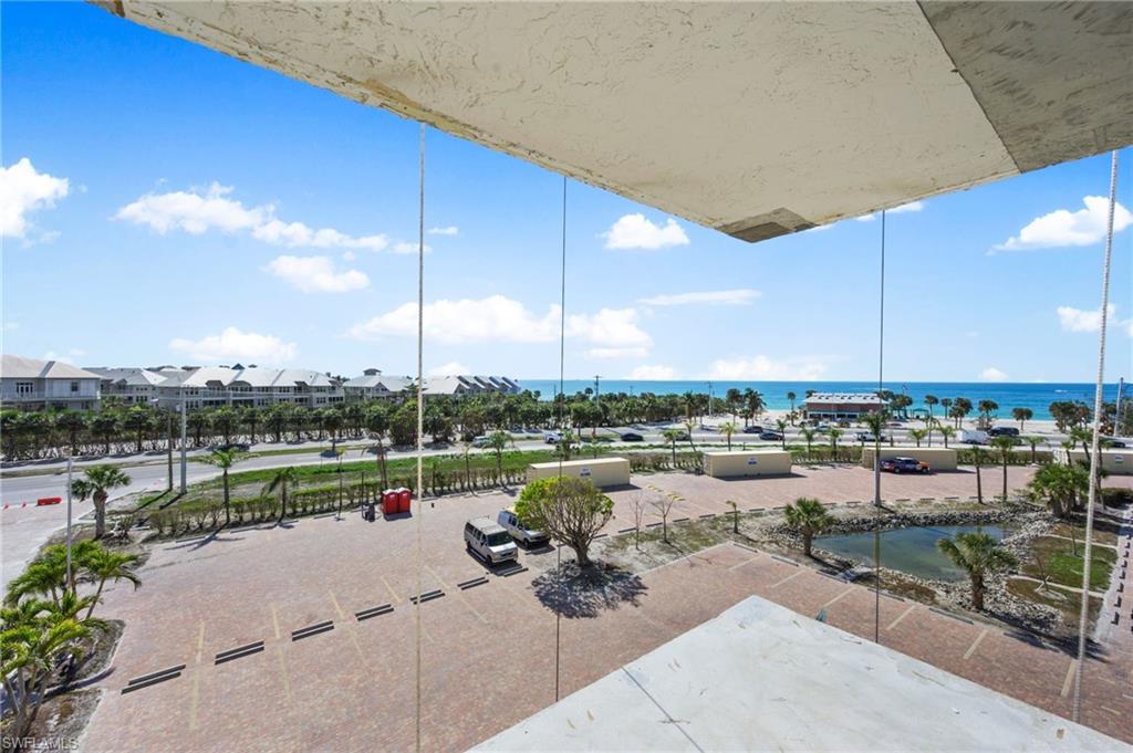 BEACH AND TENNIS CLUB - Residential
